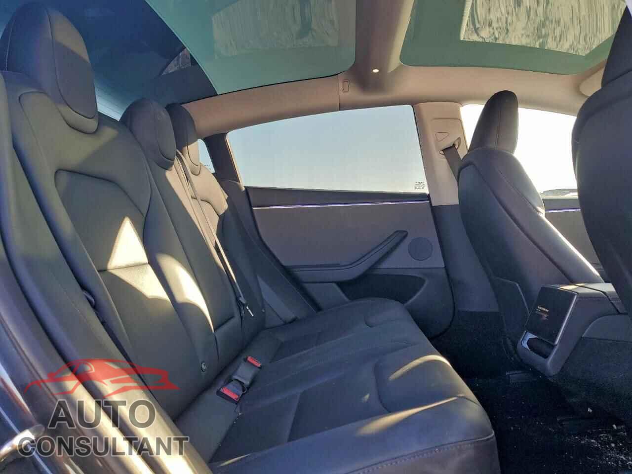 TESLA MODEL 3 2024 - 5YJ3E1EA6RF743122