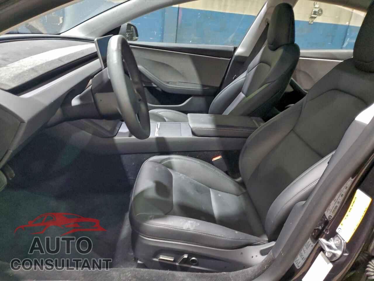 TESLA MODEL 3 2025 - 5YJ3E1EA4SF074354