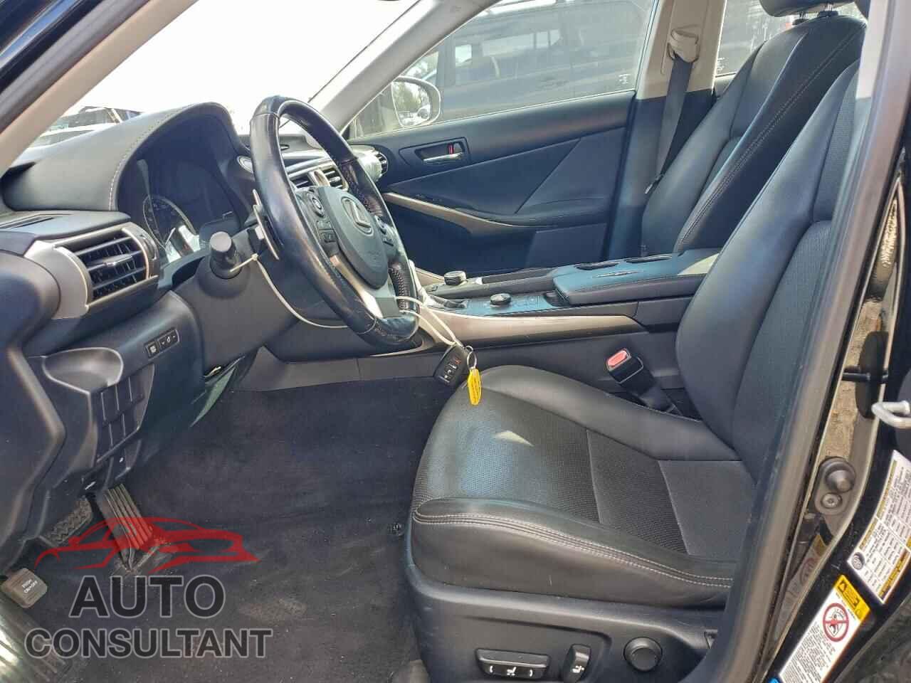 LEXUS IS 2015 - JTHBF1D23F5082535