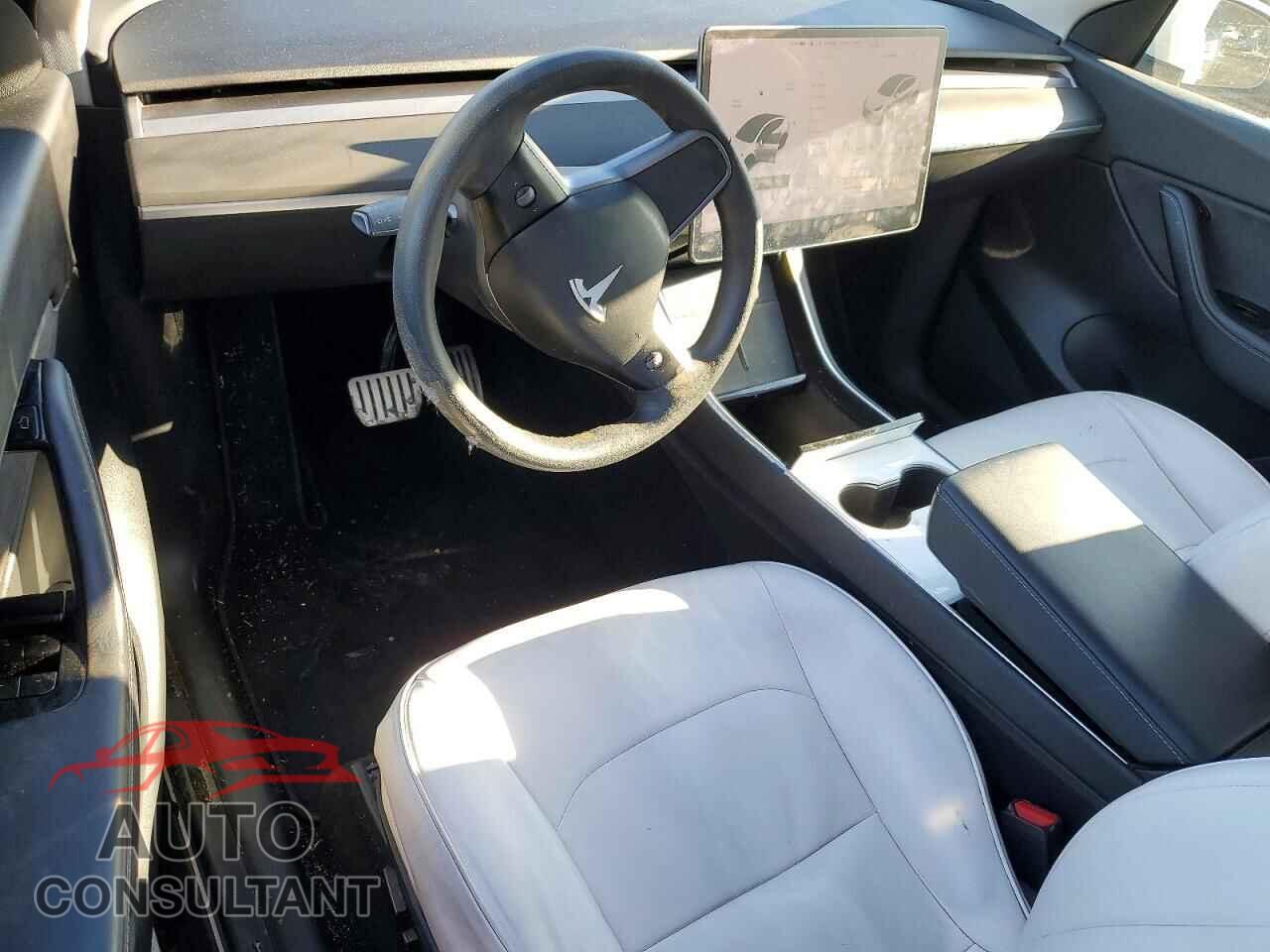 TESLA MODEL Y 2021 - 5YJYGAEE1MF111463