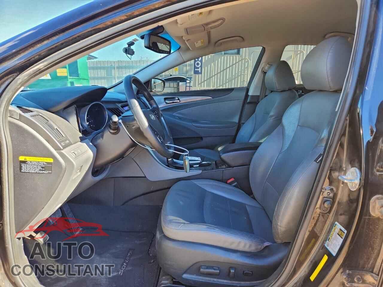 HYUNDAI SONATA 2012 - KMHEC4A42CA042136