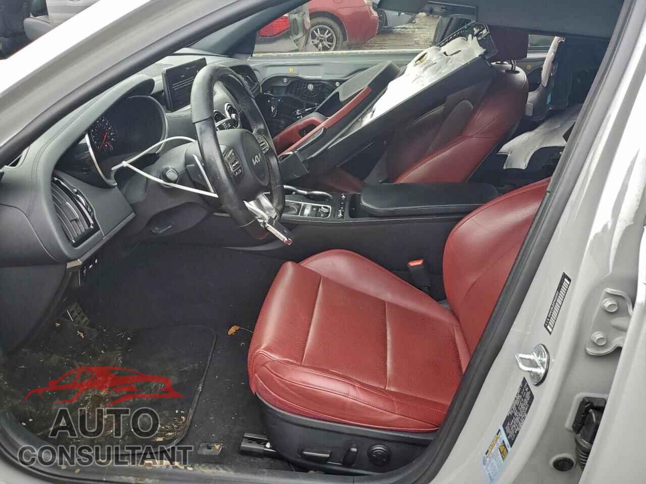 KIA STINGER 2023 - KNAE35LD2P6122811