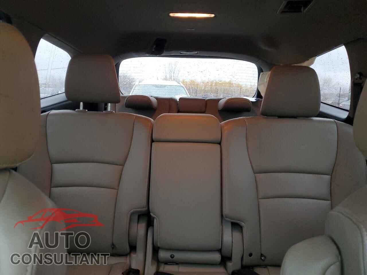 HONDA PILOT 2017 - 5FNYF6H51HB023868