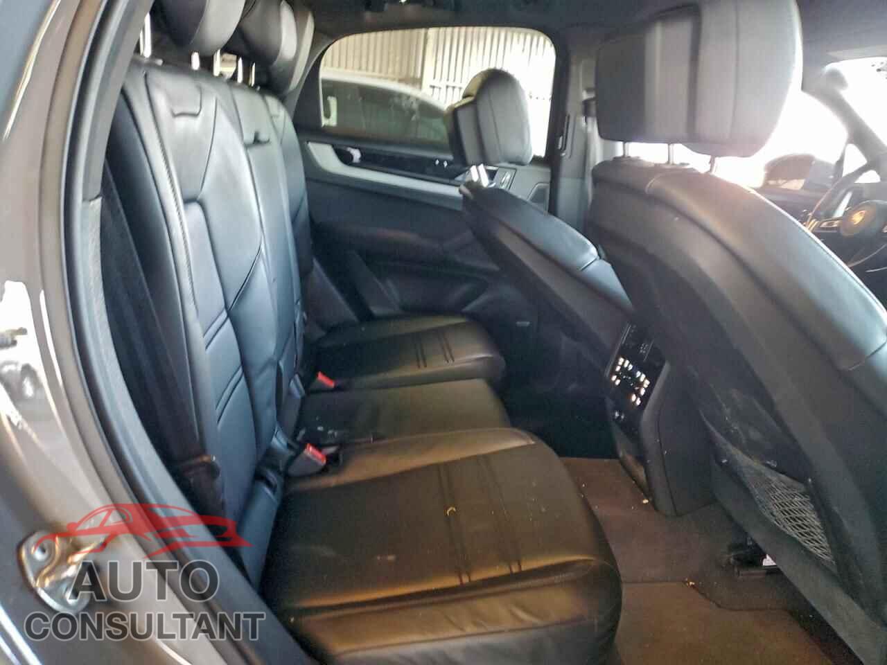 PORSCHE CAYENNE 2024 - WP1BA2AY7RDA50226