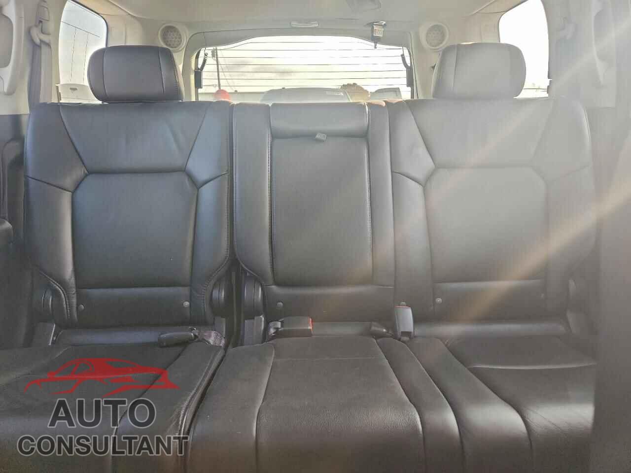 HONDA PILOT 2011 - 5FNYF3H92BB041529
