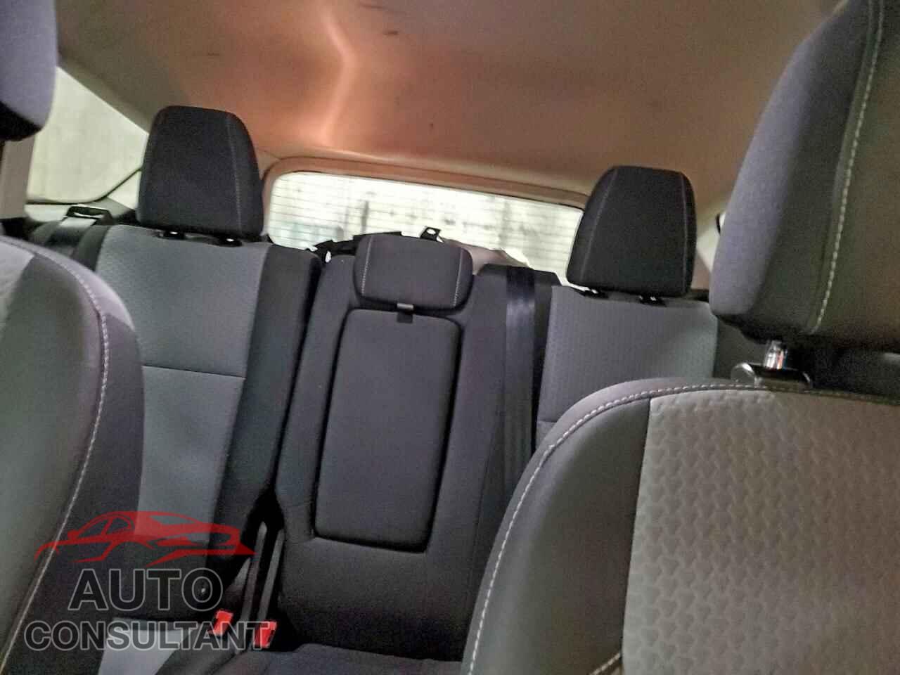 FORD ESCAPE 2017 - 1FMCU0GD2HUC87898