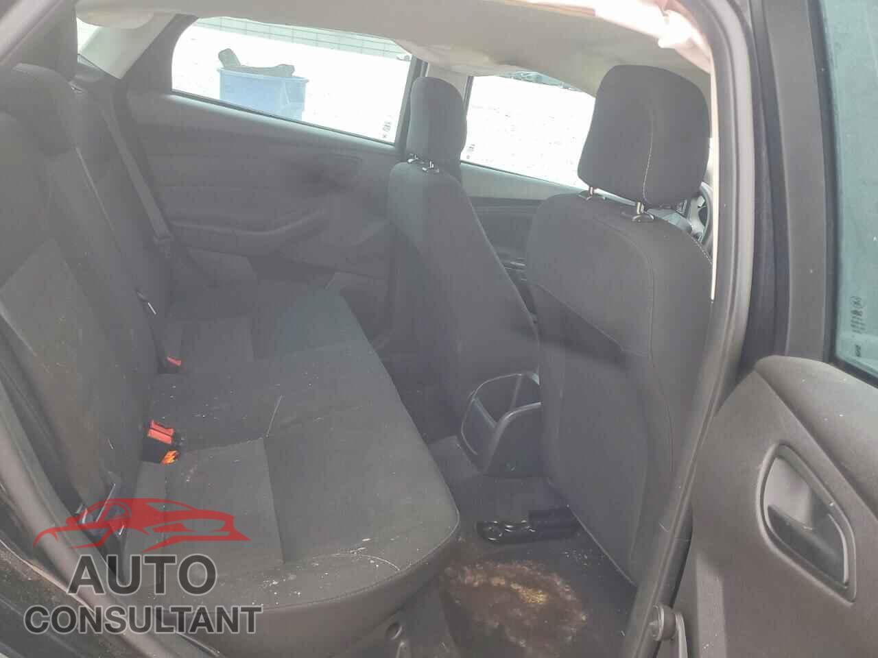 FORD FOCUS 2018 - 1FADP3E26JL231113