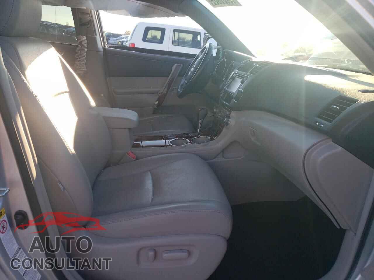 TOYOTA HIGHLANDER 2013 - 5TDDK3EH8DS207752