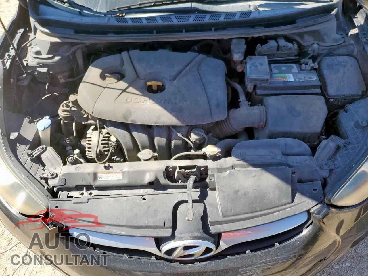 HYUNDAI ELANTRA 2012 - 5NPDH4AE5CH084111