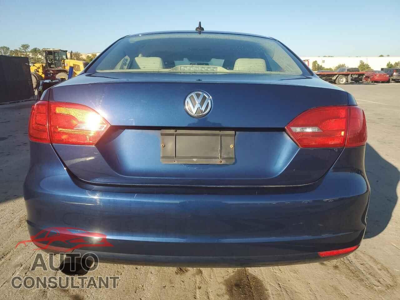 VOLKSWAGEN JETTA 2013 - 3VWLL7AJ3DM293543