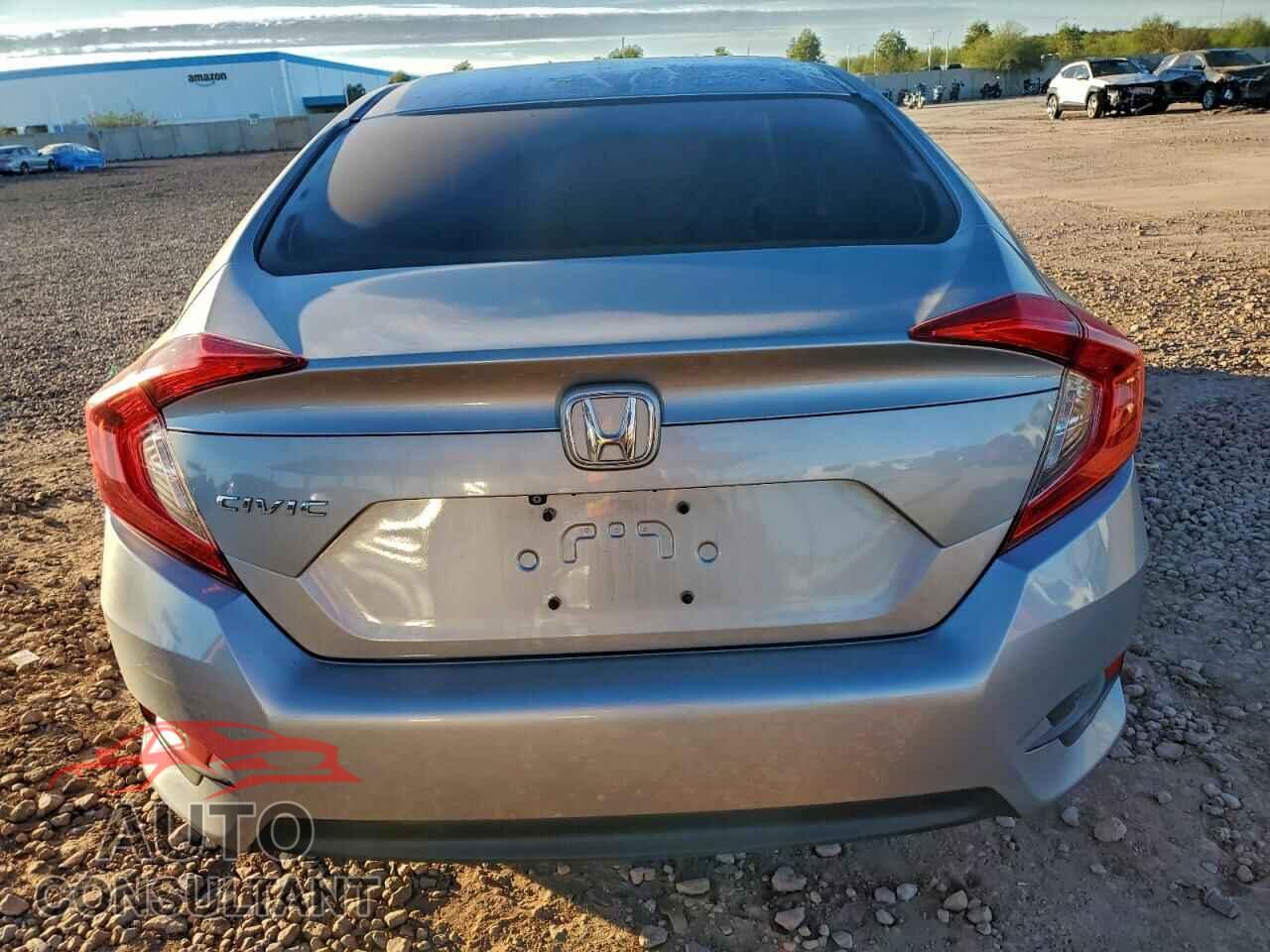 HONDA CIVIC 2018 - 2HGFC2F58JH584792