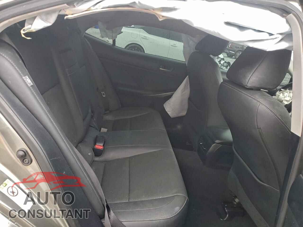LEXUS IS 2018 - JTHBA1D24J5081045