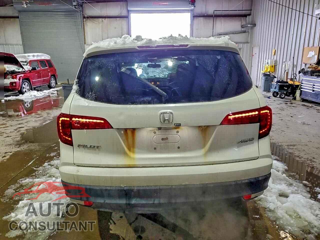 HONDA PILOT 2017 - 5FNYF6H55HB044884