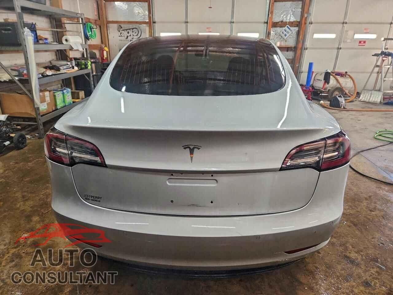 TESLA MODEL 3 2018 - 5YJ3E1EB6JF087663
