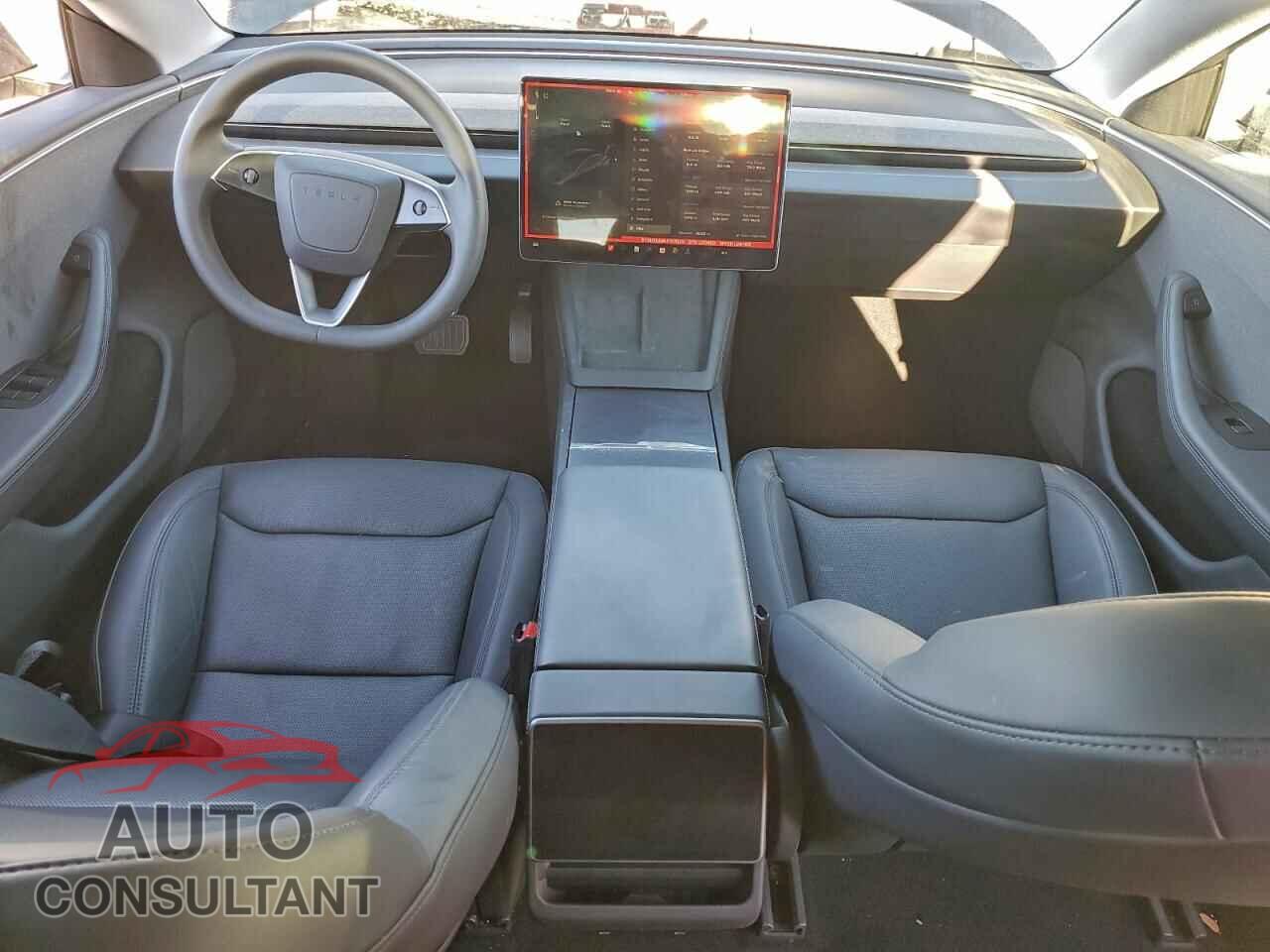 TESLA MODEL 3 2024 - 5YJ3E1EA9RF743339