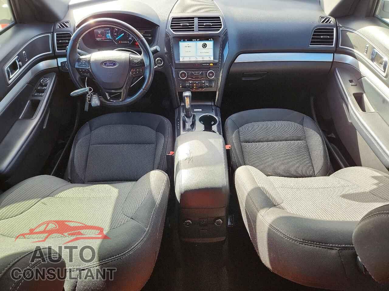 FORD EXPLORER 2017 - 1FM5K7D88HGD85251