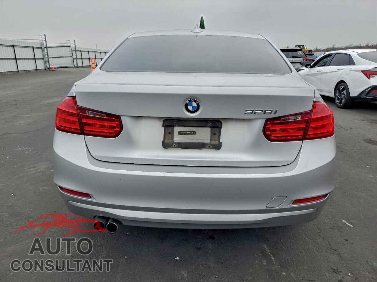 BMW 3 SERIES 2013 - WBA3C1C5XDF435206