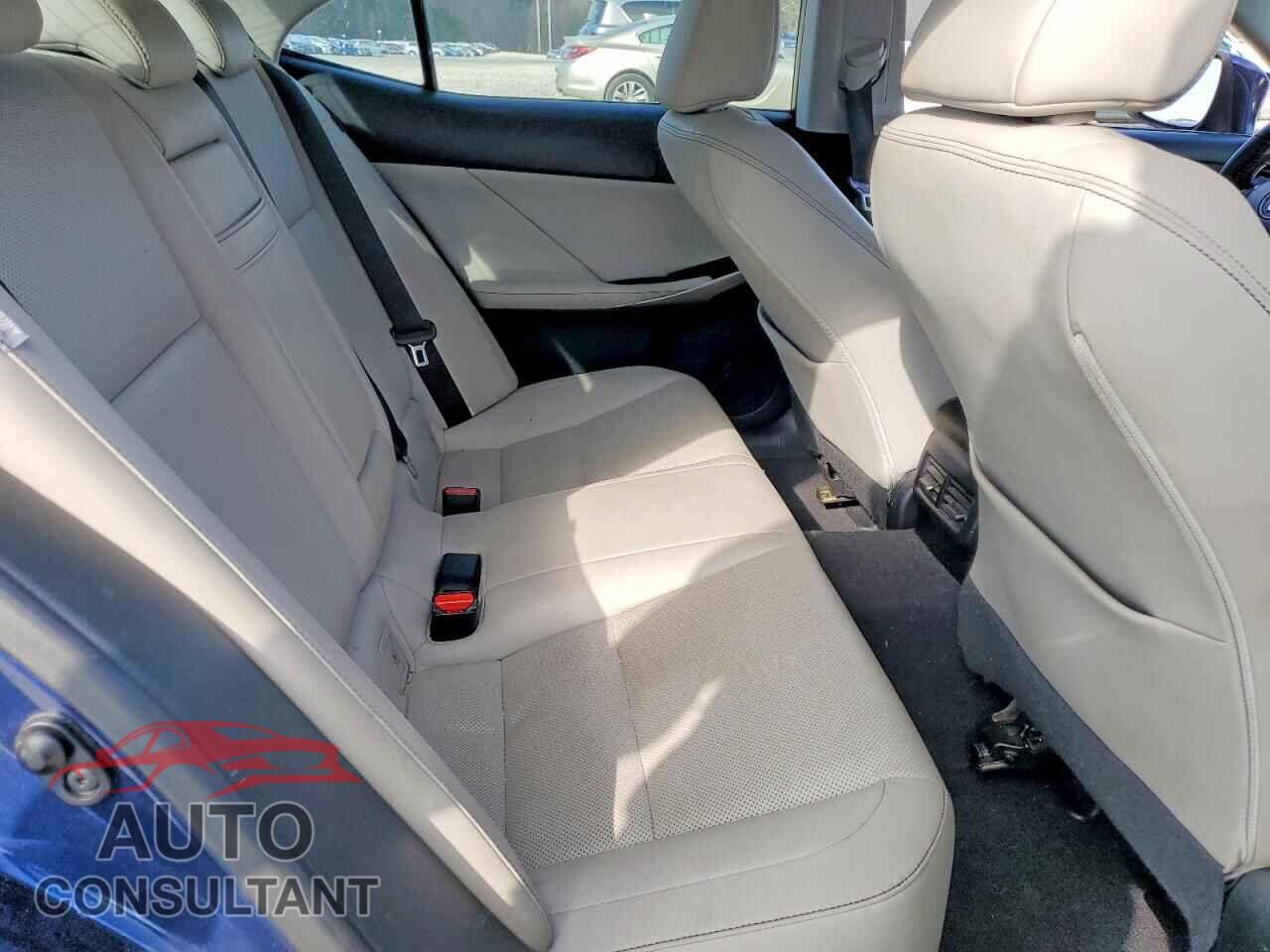 LEXUS IS 2015 - JTHBF1D22F5080128