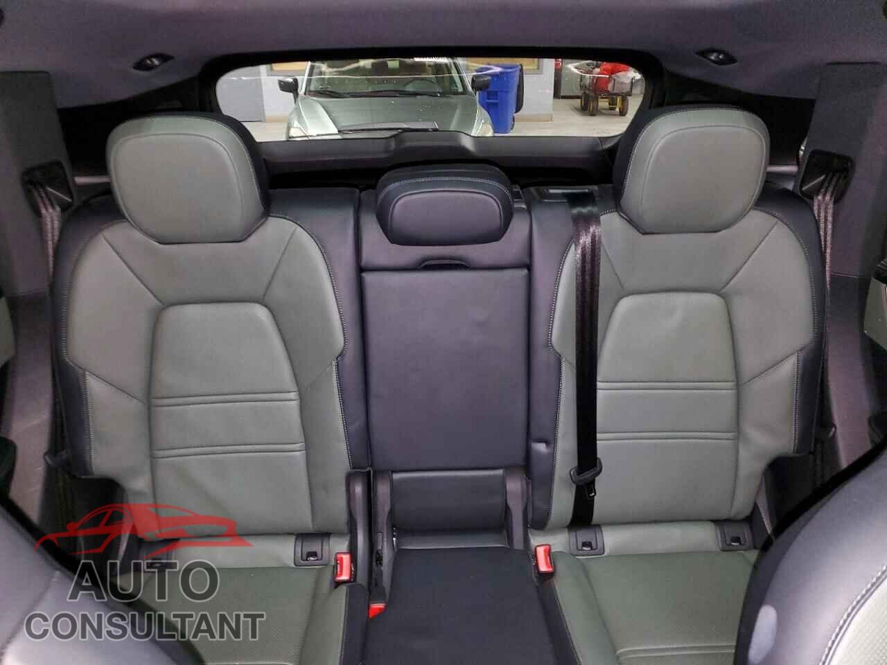 PORSCHE CAYENNE 2024 - WP1AA2AY1RDA14527