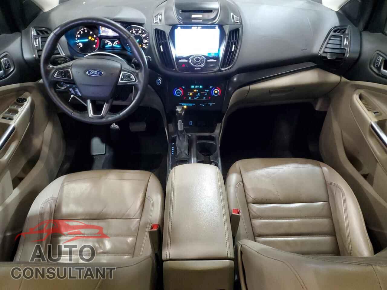 FORD ESCAPE 2017 - 1FMCU0J94HUB04019