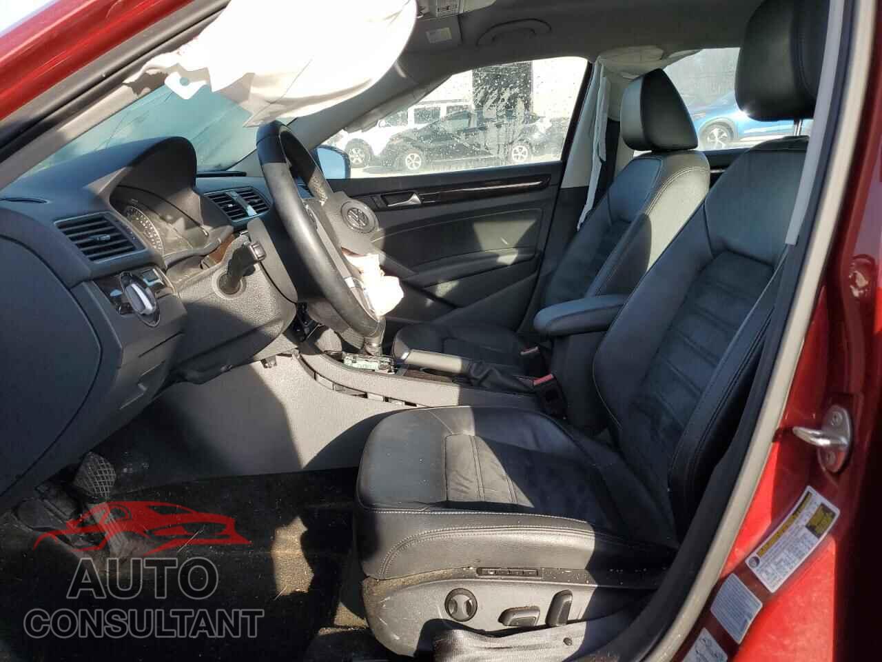 VOLKSWAGEN PASSAT 2015 - 1VWCV7A32FC041802