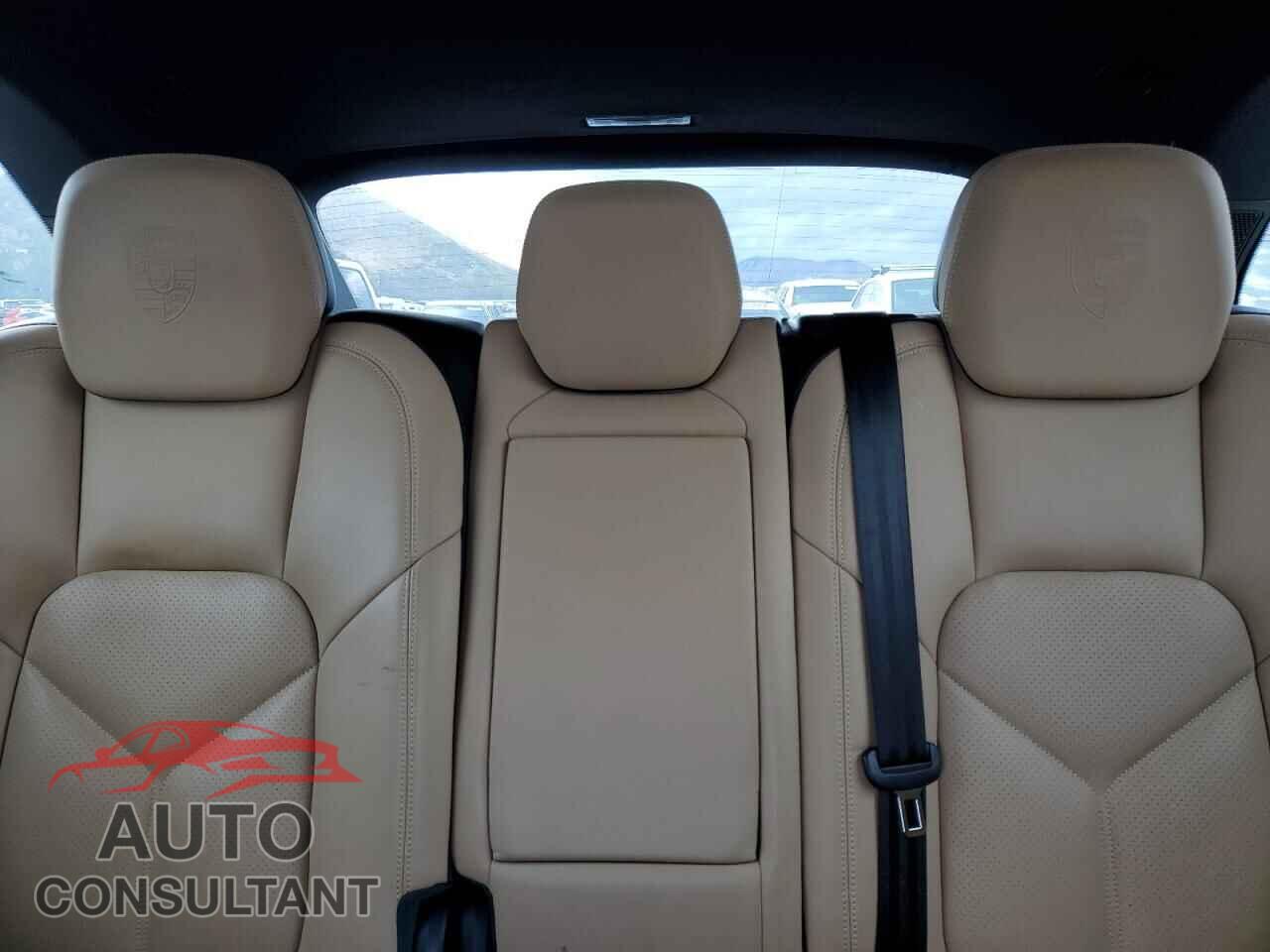 PORSCHE CAYENNE 2018 - WP1AA2A26JKA05799