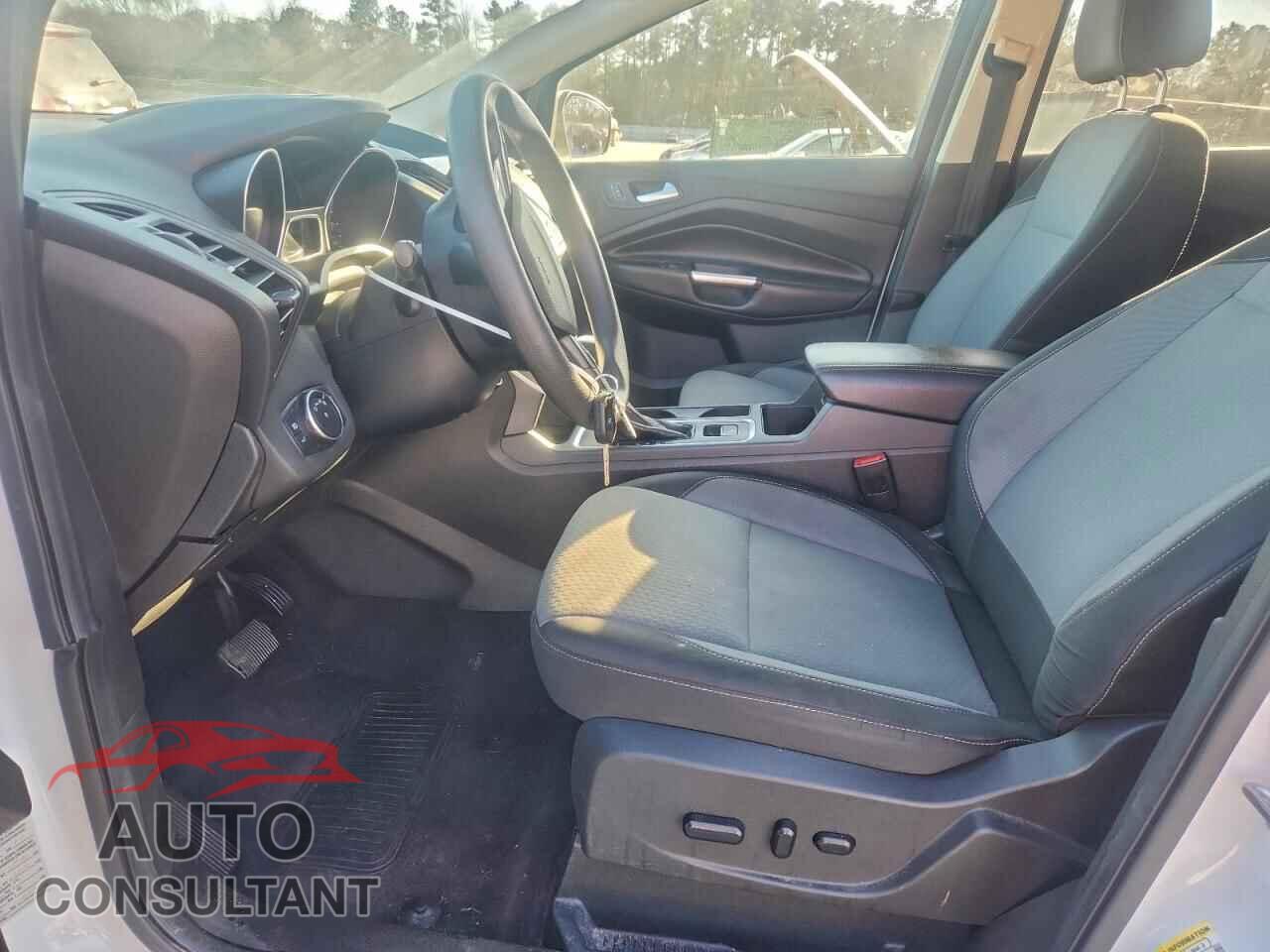 FORD ESCAPE 2017 - 1FMCU0GD7HUE77213