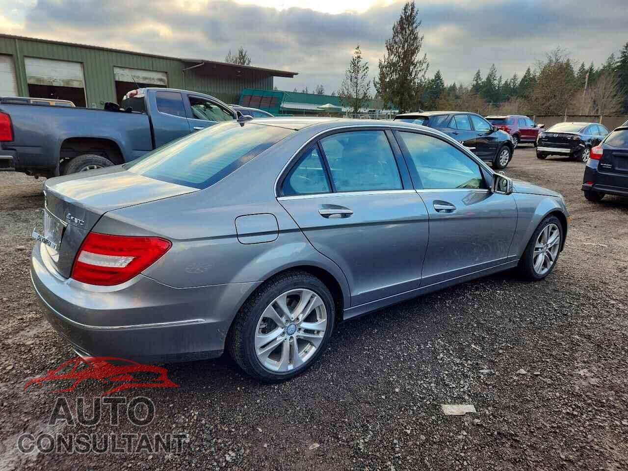 MERCEDES-BENZ C-CLASS 2012 - WDDGF8BB6CF870207