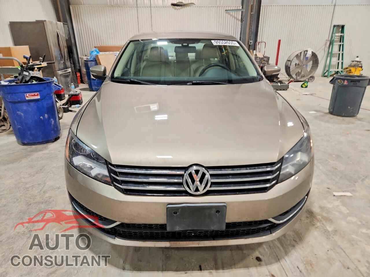 VOLKSWAGEN PASSAT 2015 - 1VWAT7A36FC057482
