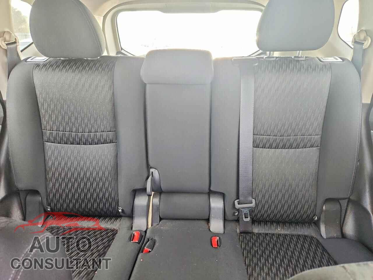 NISSAN ROGUE 2017 - KNMAT2MT6HP616381