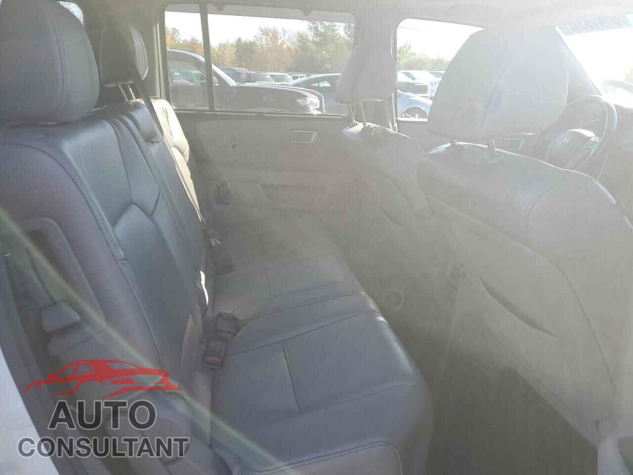 HONDA PILOT 2013 - 5FNYF4H92DB003100