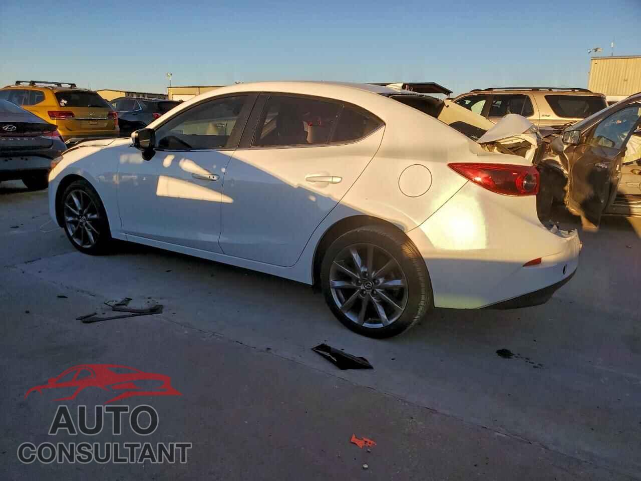 MAZDA 3 2018 - 3MZBN1W33JM179924