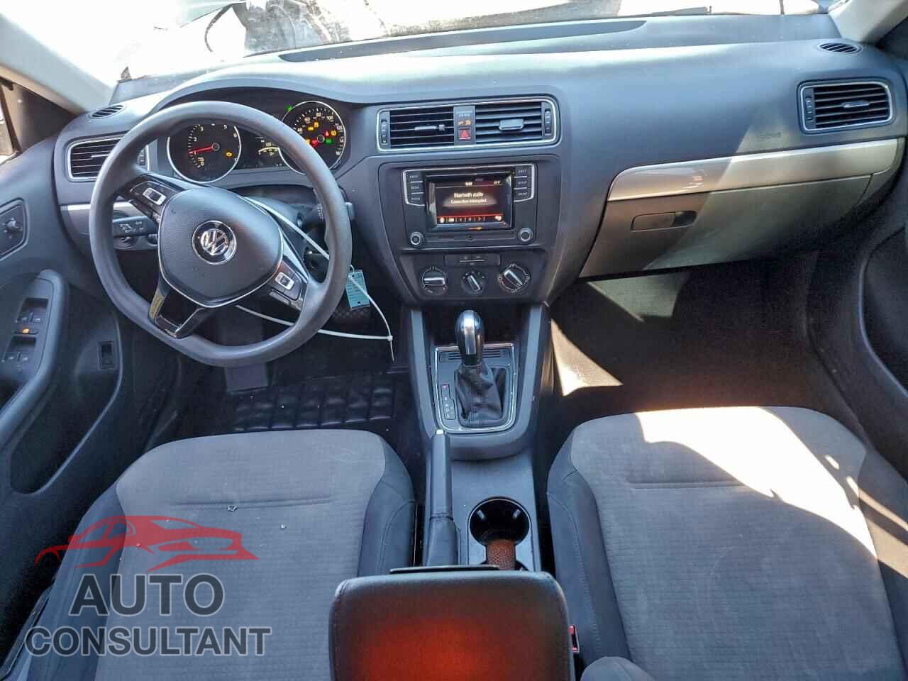 VOLKSWAGEN JETTA 2017 - 3VW2B7AJ5HM227421