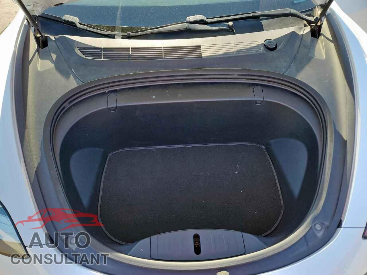 TESLA MODEL 3 2018 - 5YJ3E1EB3JF100207