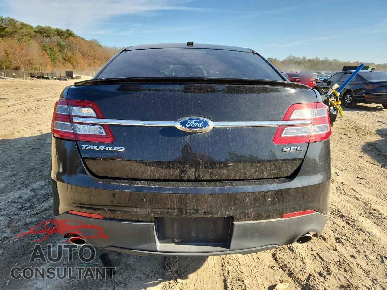 FORD TAURUS 2015 - 1FAHP2E82FG181276