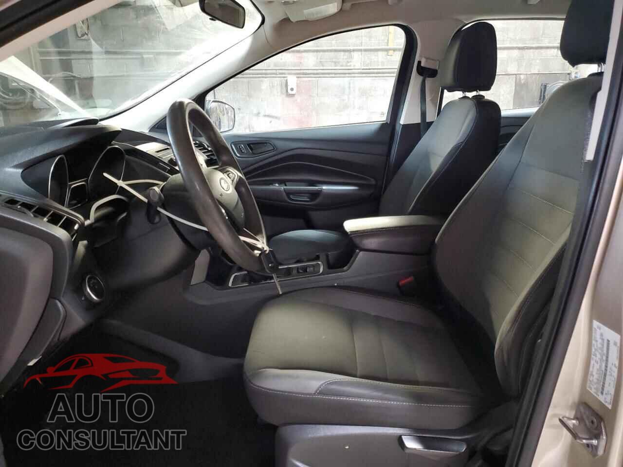 FORD ESCAPE 2017 - 1FMCU0F74HUB39098