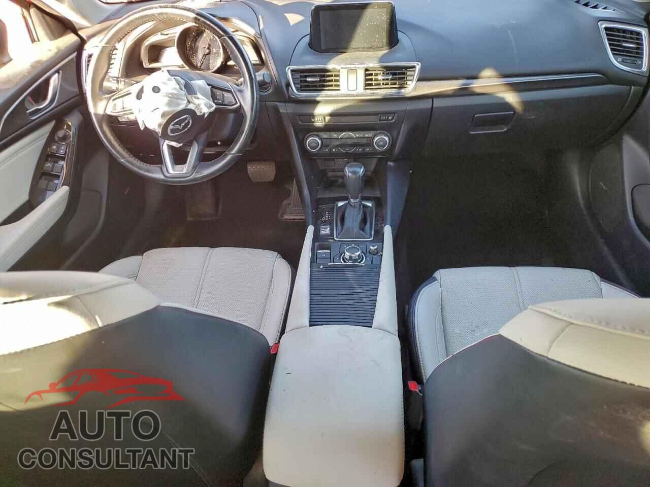 MAZDA 3 2018 - 3MZBN1M3XJM237868