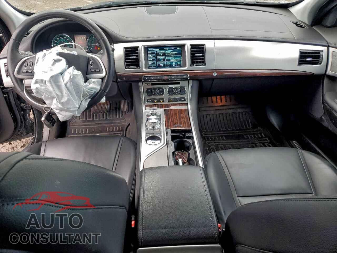 JAGUAR XF 2014 - SAJWJ0EF4E8U22657
