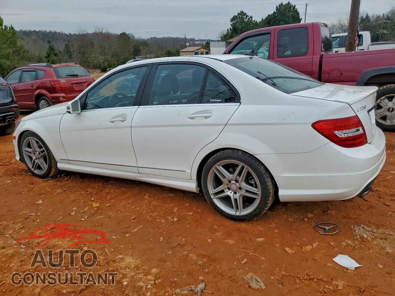MERCEDES-BENZ C-CLASS 2013 - WDDGF4HB2DR273961