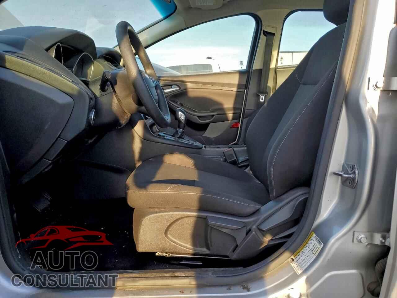 FORD FOCUS 2018 - 1FADP3FE7JL205340
