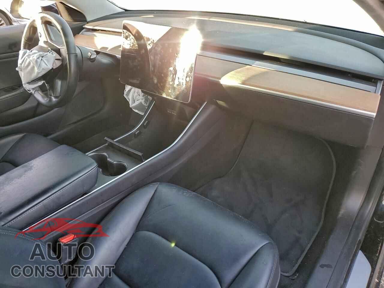 TESLA MODEL 3 2019 - 5YJ3E1EB8KF196983