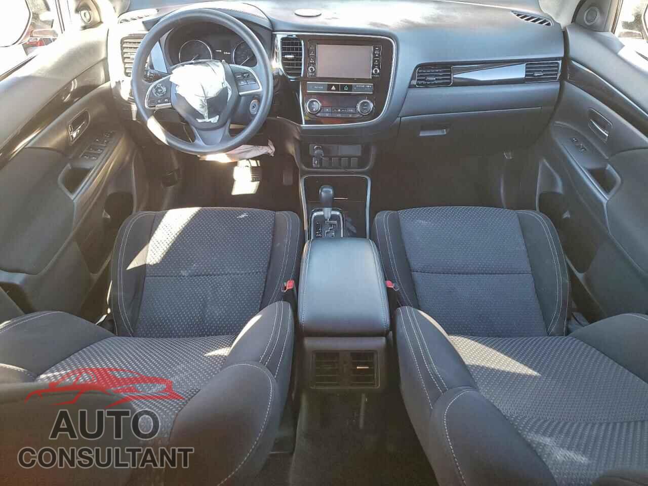 MITSUBISHI OUTLANDER 2019 - JA4AD2A30KZ009075