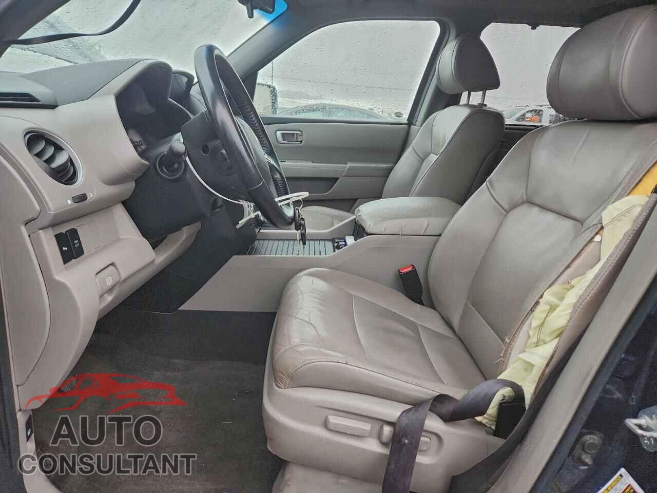 HONDA PILOT 2011 - 5FNYF4H97BB011125