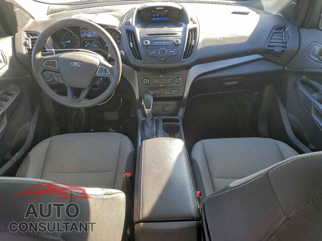 FORD ESCAPE 2017 - 1FMCU0F7XHUC57415
