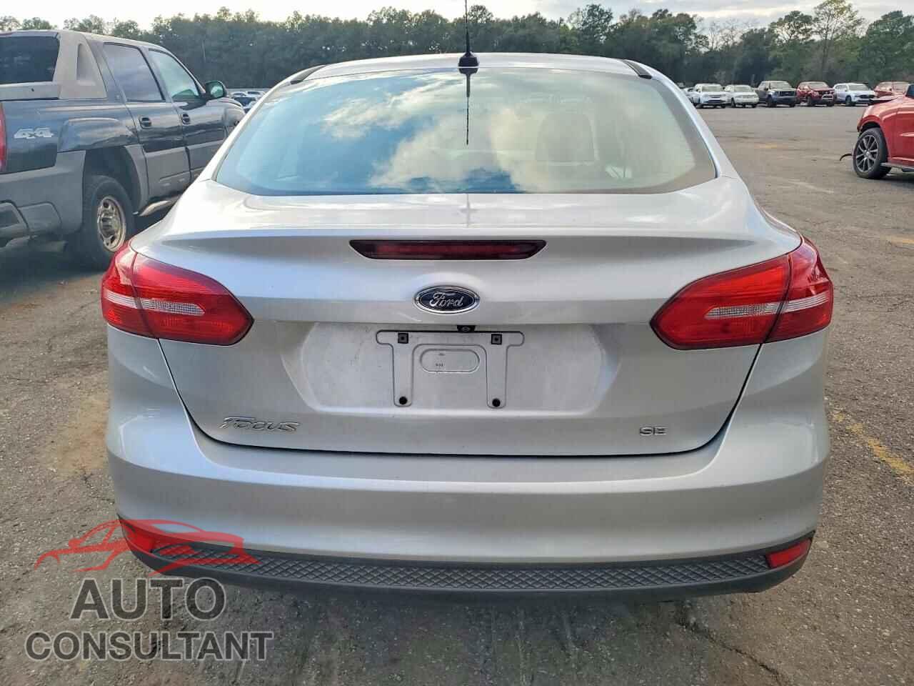 FORD FOCUS 2015 - 1FADP3F28FL249571