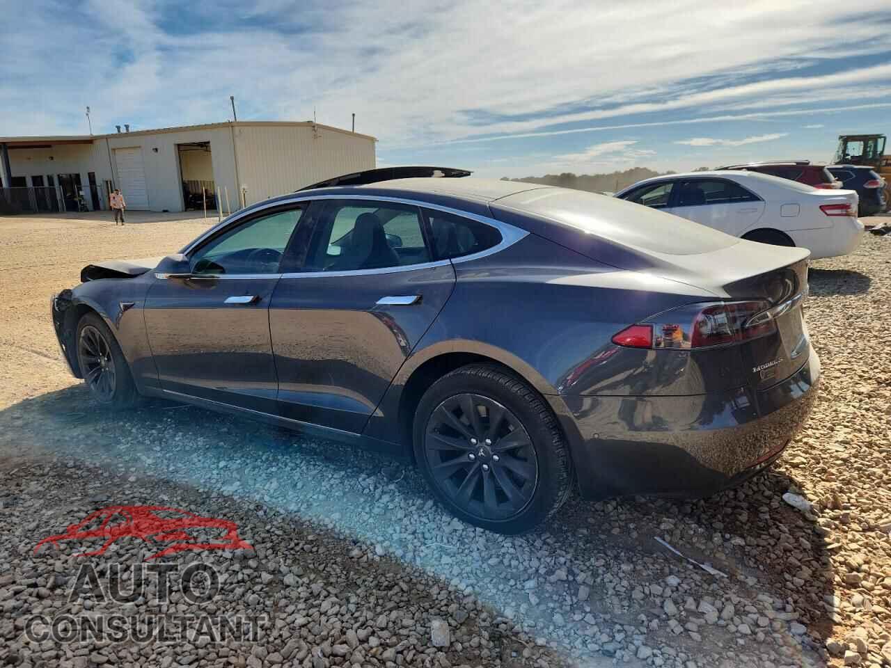 TESLA MODEL S 2018 - 5YJSA1E24JF277176