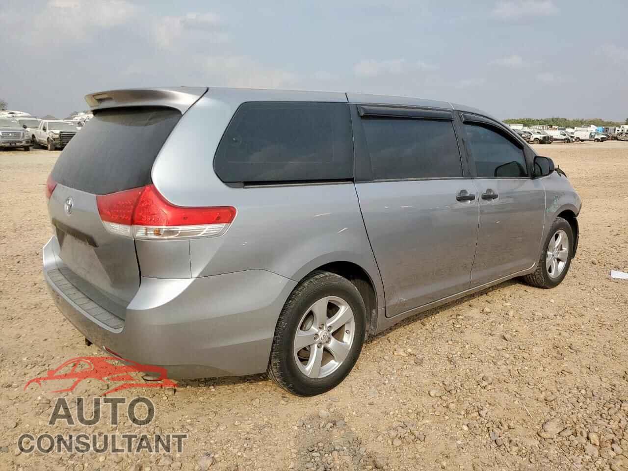 TOYOTA SIENNA 2011 - 5TDKA3DC7BS004574