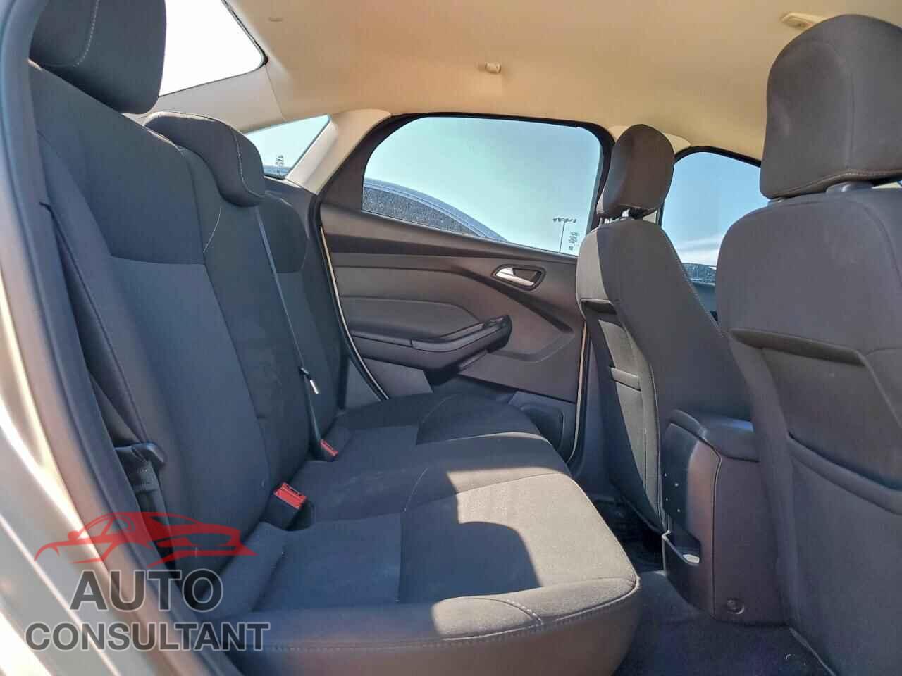 FORD FOCUS 2017 - 1FADP3F23HL332036