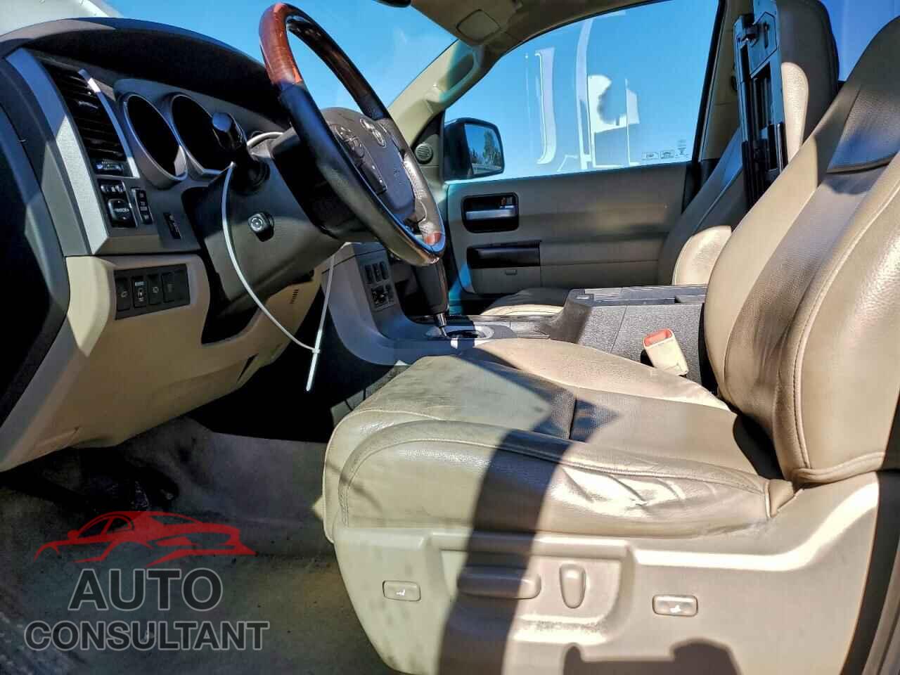 TOYOTA SEQUOIA 2011 - 5TDDW5G12BS043461