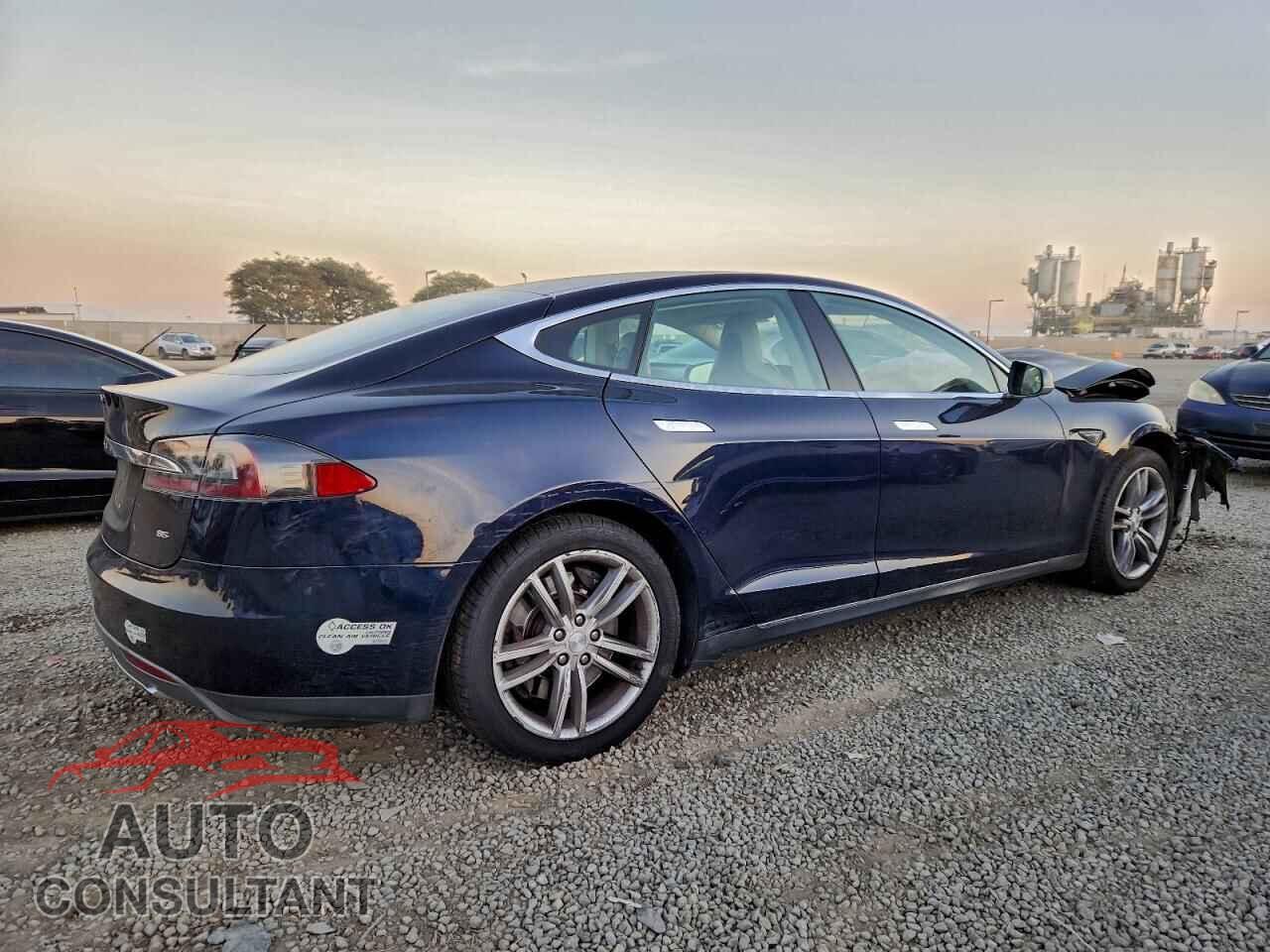 TESLA MODEL S 2013 - 5YJSA1CN8DFP26487